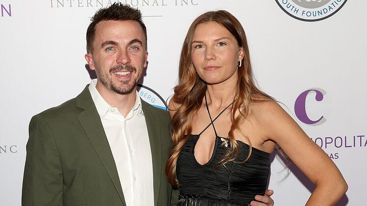 Seit 2019 ist Frankie Muniz mit seiner Ehefrau Paige verheiratet, die beiden haben einen gemeinsamen Sohn.
