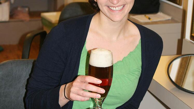 Sabrina Lang mag Bier