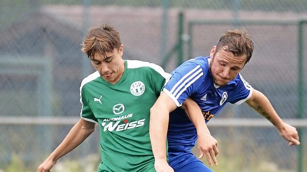 Daniel Sendel (l.) im Duell mit Claus Baumg&auml;rtner Foto: Peter Mularczyk