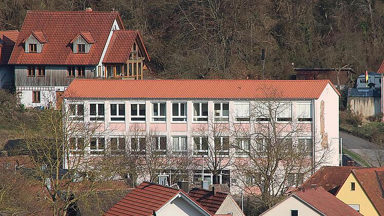 Das Haus Erlebenskunst in Ramsthal soll einen Plattformlift bekommen, damit auch stark Gehbehinderte oder Rollstuhlfahrer dort Kurse oder Ausstellungen besuchen können.  Fotos: Dieter Britz