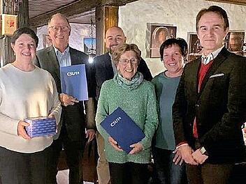 Die Vorsitzende, Bürgermeisterin Angela Hofmann, Jubilar Georg Weber, MdB Jonas Geissler, Jubilarin Sieglinde Russ, Stadträtin Birgit Kestel und Robert Wachter