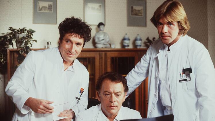 Volker Brandt (links) war in der Kultserie "Die Schwarzwaldklinik" an der Seite von Klausjürgen Wussow (Mitte) und Sascha Hehn zu sehen.