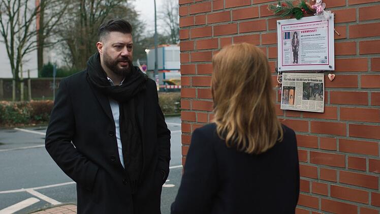 Helene Reiner spricht f&uuml;r "XY Spuren des Verbrechens" mit Angeh&ouml;rigen. Der Bruder der 1999 verschwundenen Hilal erz&auml;hlt, wie seine Familie bis heute leidet.
