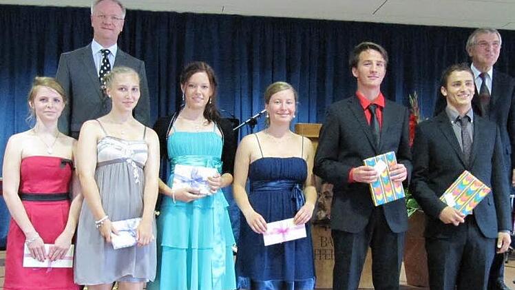 Besondere sportliche Leistungen erzielten (von links): Theresa Ney, Luisa Kolb, Patrizia Leicht, Sarah Fuß, Jakob Lösel und Jonas Spörl