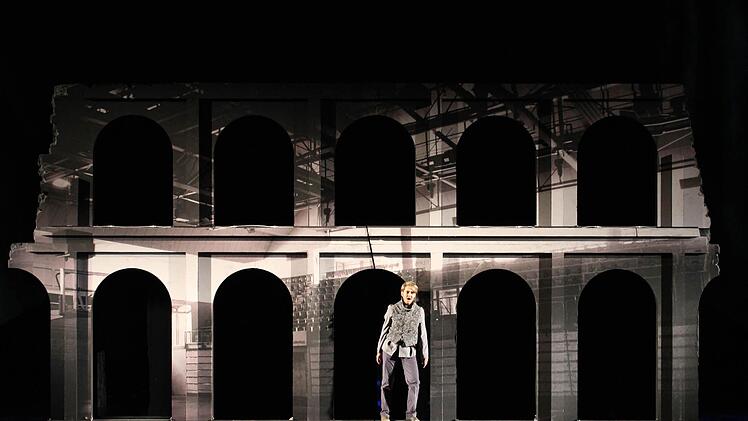 Daniela Sindram gelingt ein sängerdarstellerisch beeindruckender Adriano.  Foto: Bayreuther Festspiele/BF Medien GmbH