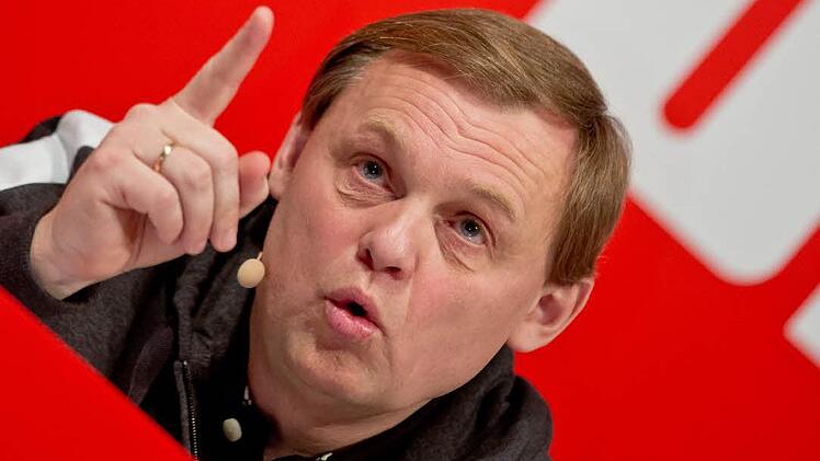 Nach oben soll es fortan gehen: Puma-Chef Björn Gulden will mit seiner teuren Werbekampagne "Forever Faster" und mehr Effizienz das Unternehmen zu alter Stärke führen, bittet aber um Geduld. Foto: Daniel Karmann, dpa