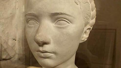 Die Büste stellt die zwölfjährige Marianne Hengel dar. Fotos: Welker