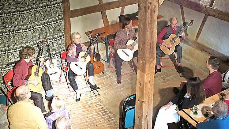 Es ist und bleibt ein ungewöhnlicher Auftrittsort: die Lang'sche Scheune.  Foto: Manfred Welker