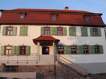 Mit einem Staatspreis wurde die Sanierung des Hassenbacher Gemeindehauses gewürdigt. Foto: Gerd Schaar