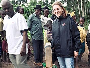 Christine Dittrich freut sich, dass mit den Spenden aus Adelsdorf und Hannberg neue Brunnen gebaut werden können.