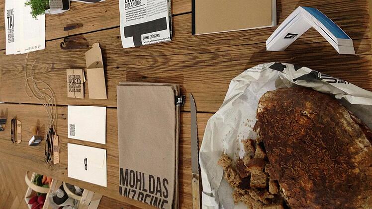 Fränkisches Brot als Appetitmacher bei der Präsentation in Ravensburg. Sabrina Meixner entwickelte Werbeartikel mit Mehrfachnutzen. Foto: privat