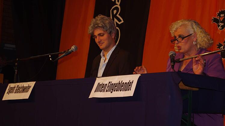 ) Tobias Gentzsch und Jutta Kinninger gaben einen Einführungskurs in "Eulisch". Foto: Heike Schülein