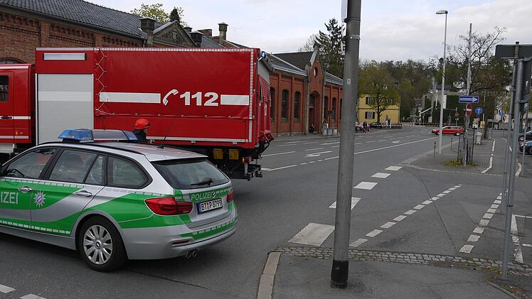 Viele Straßen rund ums Coburger Justizgebäude wurden aufgrund der Bombendrohung gesperrt. Foto: Berthold Köhler