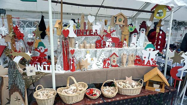 Dekoartikel aus Holz d&uuml;rfen auf keinem Markt fehlen.      Foto: Richard S&auml;nger