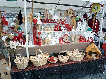 Dekoartikel aus Holz dürfen auf keinem Markt fehlen.      Foto: Richard Sänger