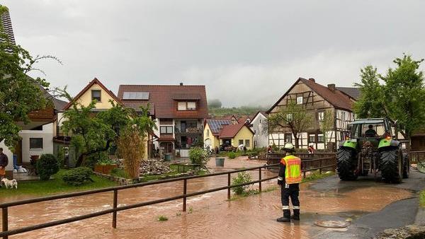 In Diebach schwoll der Klingenbach bedenklich an.