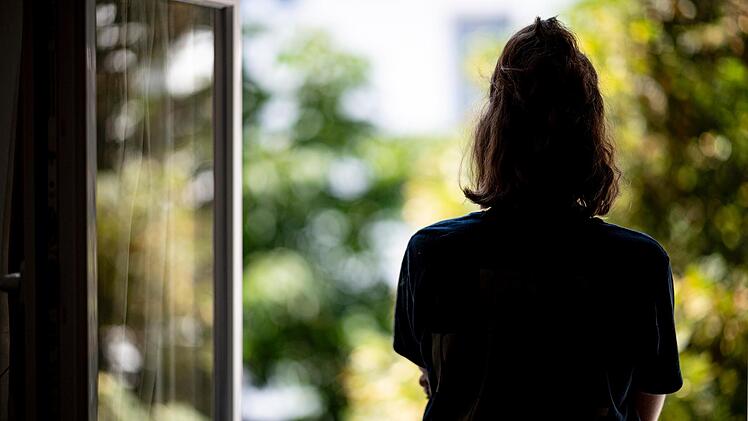 Sowohl die akute Covid-19-Infektion, als auch  Spätfolgen können psychische Erkrankungen bei Menschen auslösen. Häufig sind Betroffene vorbelastet.