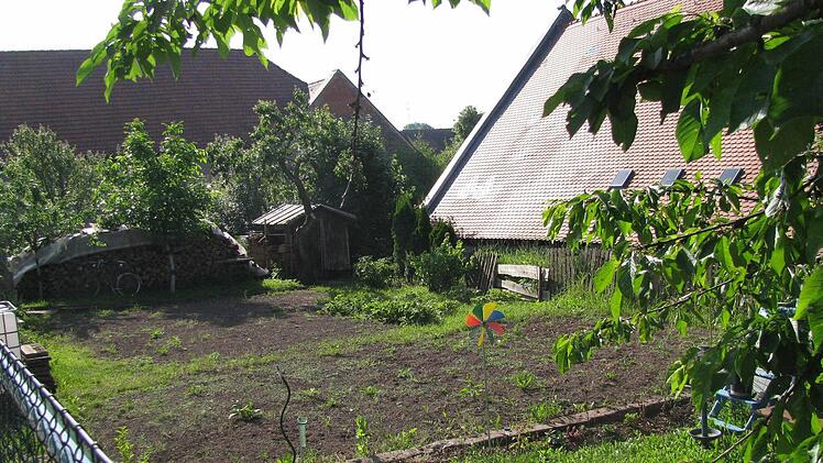 Im Ebracher Klosterbauernhof-Ensemble befinden sich viele Scheunen und auch Gärten...  Fotos: Hanslok