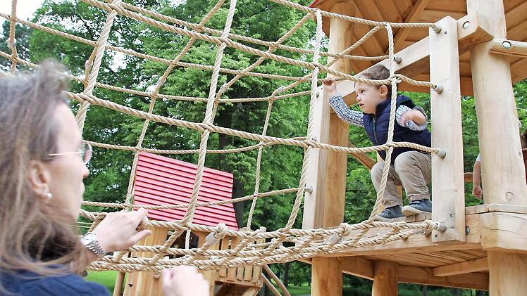 Wenn Mama aufpasst, kann nichts passieren. Kinder bis drei jahren müssen von ihren Eltern beaufsichtigt werden. Fotos: Christiane Lehmann