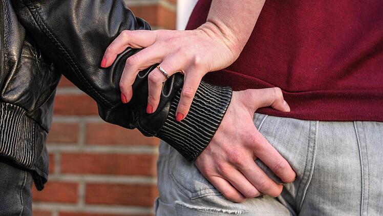 In einer Bar in Schweinfurt wurden zwei Frauen sexuell belästigt. Symbolfoto: Christopher Schulz