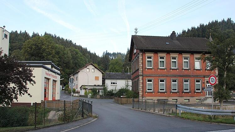 Grünes Licht gab es für eine "einfache Dorferneuerung" in Förtschendorf. Auf dem Bild zu sehen ist ein Teilbereich des Dorfplatzes, der verschönert werden soll. Foto: Veronika Schadeck