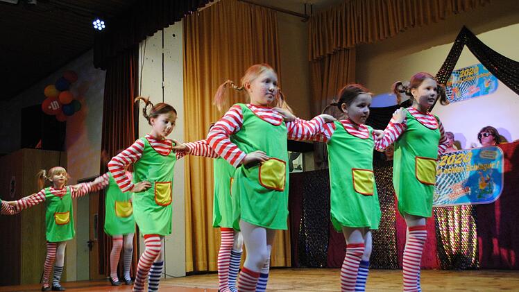 Pippi Langstrümpfe tanzten über die Bühne  . Foto: Evelyn Schneider