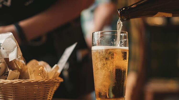 Bier Einschenken