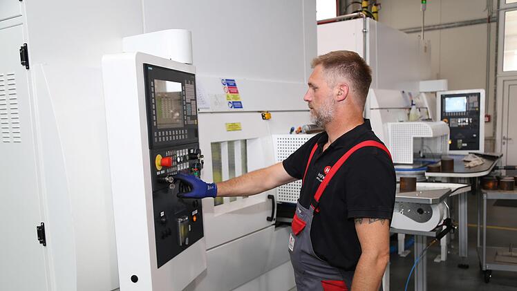 German Pieger am neuen Bearbeitungszentrum Foto: Franz Galster