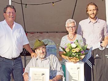 Für ihren langjährigen Einsatz wurden Max Leuchter und Doris Dütsch zu Ehrenmitgliedern ernannt. Vorsitzender Dieter Dümmler (links) und sein Stellvertreter Benjamin Leuchter (rechts) übergaben die Urkunden.