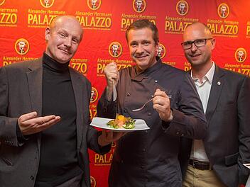 Sie freuen sich auf die neue Palazzo-Saison: Schauspieler Sven Riemann (v.li.), Sterne-Koch Alexander Herrmann und Palazzo-Regionalmanager Matthias Adolph. Foto: Sven Grundmann/News 5