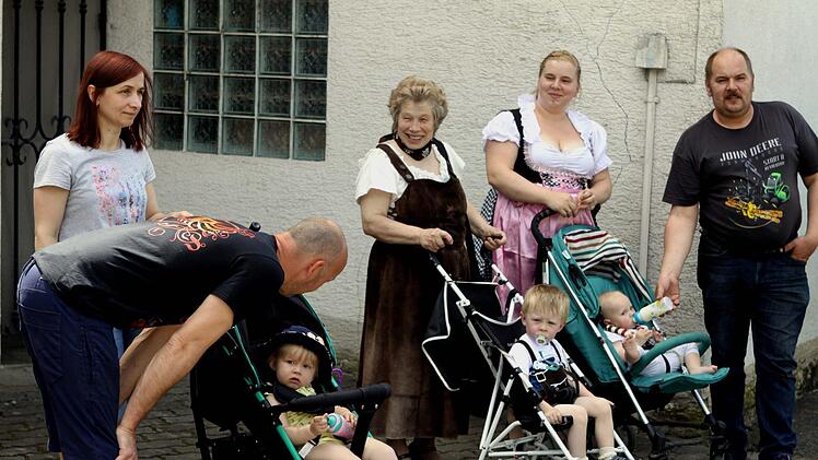 Impressionen vom Schützenumzug in Wallenfels. Foto: Michael Wunder