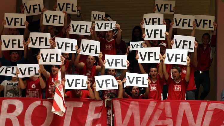Die Volkacher Fans sind eine echte Bank für ihr Team und zeigen ebenso viel Einsatz  wie die Spieler auf dem Feld. Foto: Pfannes
