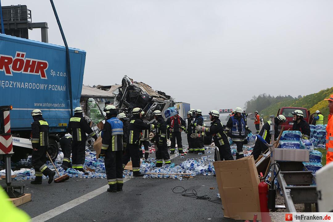 Schwerer Unfall auf A6 im Kreis Roth: Schaulustige behindern Einsatzkräfte