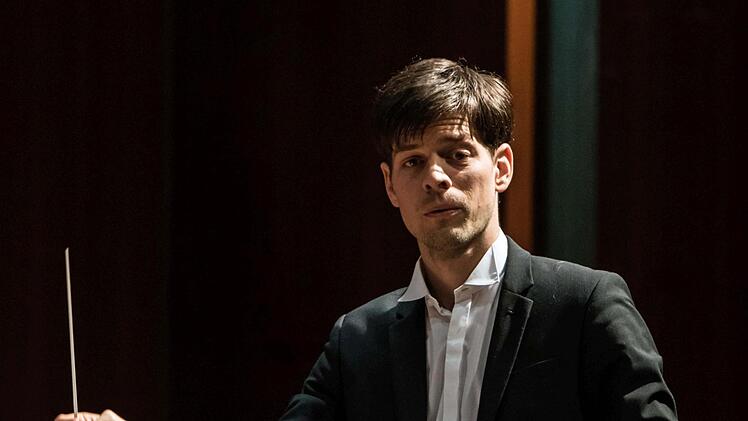 Unter Leitung seines neuen Ersten Kapellmeisters Johannes Braun beeindruckte das Philharmonische Orchester des Landestheater beim Konzert im Kongresshaus.Foto: Jochen Berger