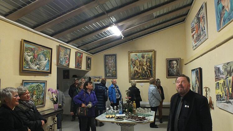 Die zur Galerie umgebaute ehemalige Werkstatt beeindruckte die Besucher vom Kunst- und Kulturverein.Manfred Welker