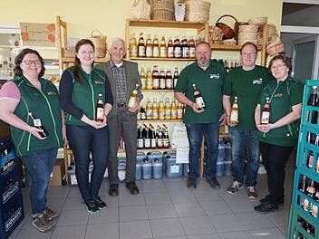 Auf 60 Jahre Firmengeschichte kann die Familie Söder zurückblicken. Das Bild zeigt von links: Julia Becker, Elisa Becker, Seniorchef Gustav Söder, Wolfgang Söder, Hubertus Söder und Barbara Söder. Foto: Marion Eckert