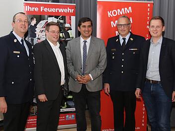 Michael Geuther,  Dirk Koch, Cem Karakaya, Kreibrandinspektor  Stefan Püls und Bürgermeister Tobias Ehrlicher beim Infoabend der Feuerwehren in Bad RodachMichael Stelzner