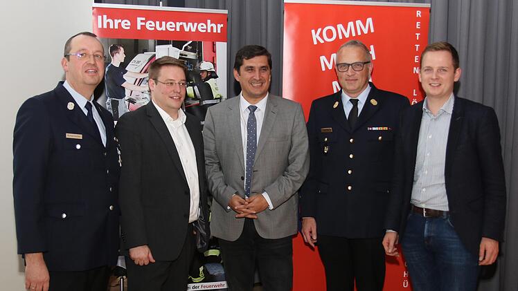 Michael Geuther,  Dirk Koch, Cem Karakaya, Kreibrandinspektor  Stefan Püls und Bürgermeister Tobias Ehrlicher beim Infoabend der Feuerwehren in Bad RodachMichael Stelzner