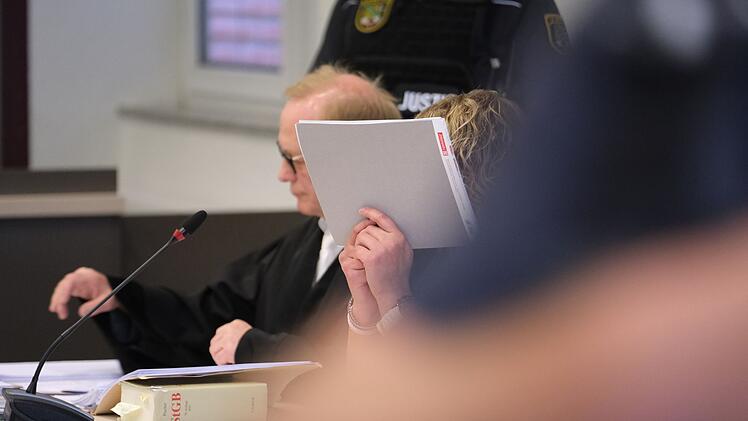 Gerichtsprozess - Totschlag an Neugeborenen