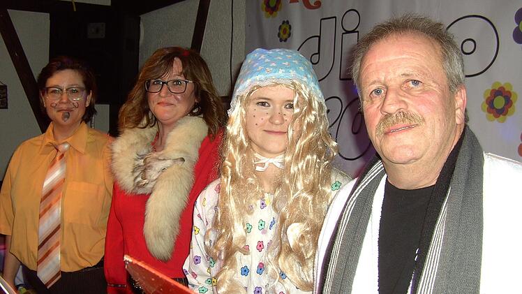 Klimbin Familie von links: Vater Max (Nicole Zink), Jolanta (Simone Weigand), Gaby (Nadine Zink) und Opa (Rainer Weis)