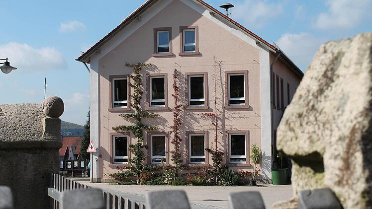 Solange das System hinter dem Schulverband funktioniert, sieht Bürgermeister Roland Römmelt in den nächsten fünf Jahren keine Gefahr für die Riedenberger Grundschule. Foto: Benedikt Borst/Archiv