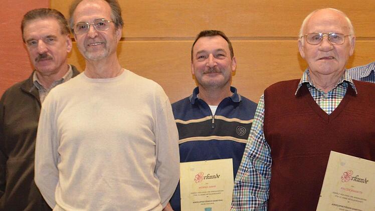 Vorsitzender Martin Becker ehrte langjährige Mitglieder des ASV (v. l.): Reinhold Becker, Dieter Hofmann, Michael Simon und Walter Warmuth.