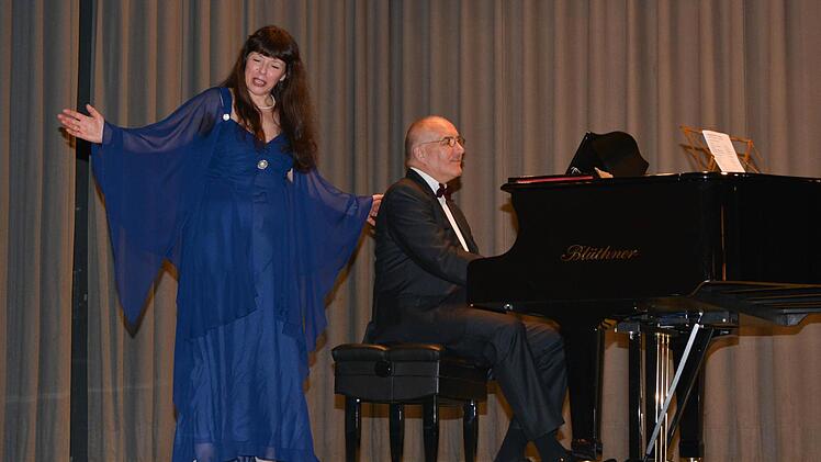 Impressionen vom Konzert des Duos "Con Emozione" in Bad Bocklet. Liane Fietzke (Sopran) und ihr Mann Norbert (Klavier).  Foto: Björn Hein