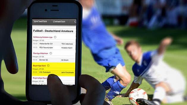 Klassische Wettstuben werden heutzutage nicht mehr ben&ouml;tigt: &Uuml;ber Computer, Handy oder Tablet ist es jederzeit m&ouml;glich, Wetten auf Fu&szlig;ball-Spiele zu platzieren - teilweise sogar als Live-Wette, also w&auml;hrend des laufenden Spiels.  Foto: Michael Karg/Archiv