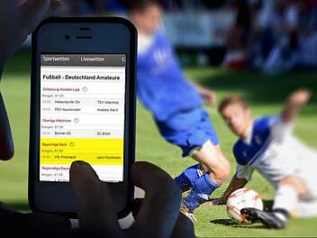 Klassische Wettstuben werden heutzutage nicht mehr benötigt: Über Computer, Handy oder Tablet ist es jederzeit möglich, Wetten auf Fußball-Spiele zu platzieren - teilweise sogar als Live-Wette, also während des laufenden Spiels.  Foto: Michael Karg/Archiv