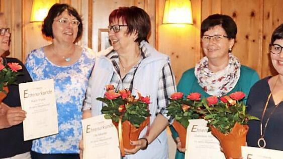 Die Frauenunion Adelsdorf ehrte langj&auml;hrige Mitglieder. Von links: Karin Frank, Ute Salzner, Uta M&ouml;ller, Gabriele H&ouml;rrlein, Christiane Hubert  Foto: Johanna Blum