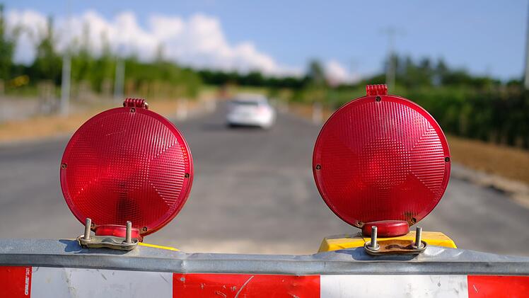 Straßensperrung (Symbolbild)