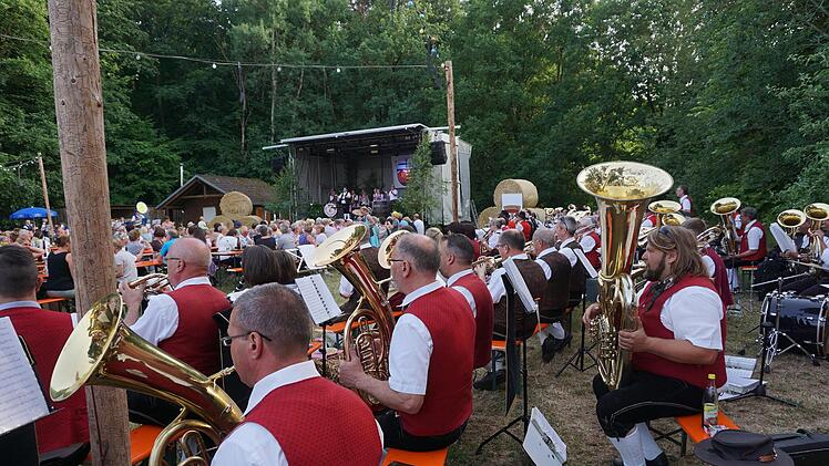 Beste Stimmung herrschte beim Open-Air Festival der Blasmusik anlässlich des 95-jährigen Bestehens der Musikvereinigung Wartmannsroth.