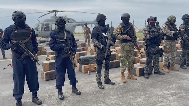 Über den Hafen von Guayaquil verschiffen Drogenkartelle Kokain nach Übersee - meist versteckt in Bananenkartons.