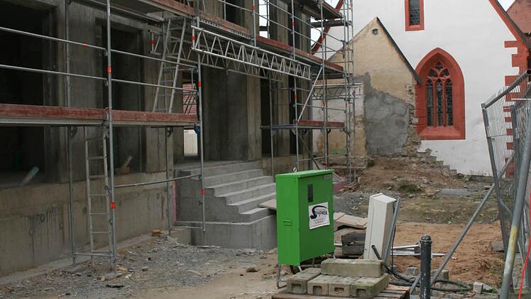 Im neuen Teil des Dienstleistungszentrums sind noch nicht alle Räume vermietet. Interessenten können sich bei der Stadt melden. Foto: Daniela Röllinger